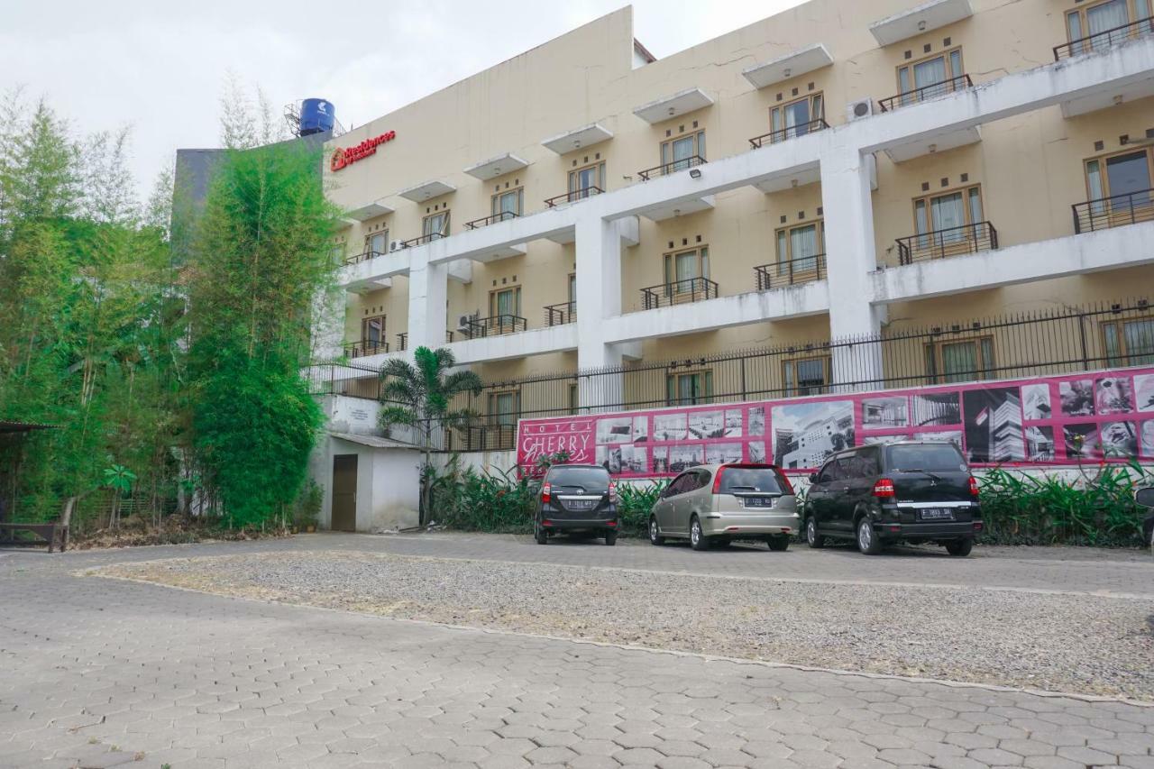 Residences By Reddoorz Near Maranatha University 万隆 外观 照片